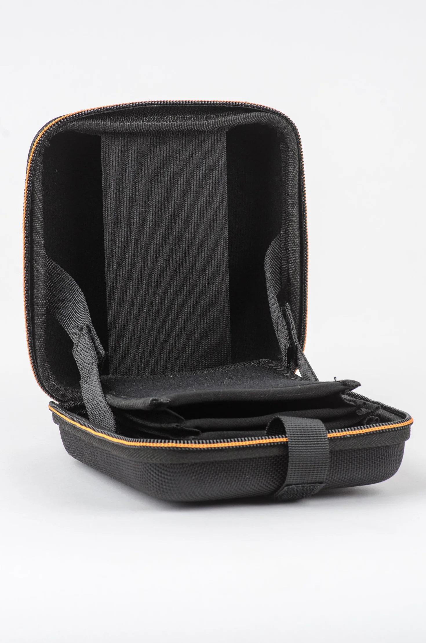 Cokin P3068, Custodia semi-rigida per portafiltro nero