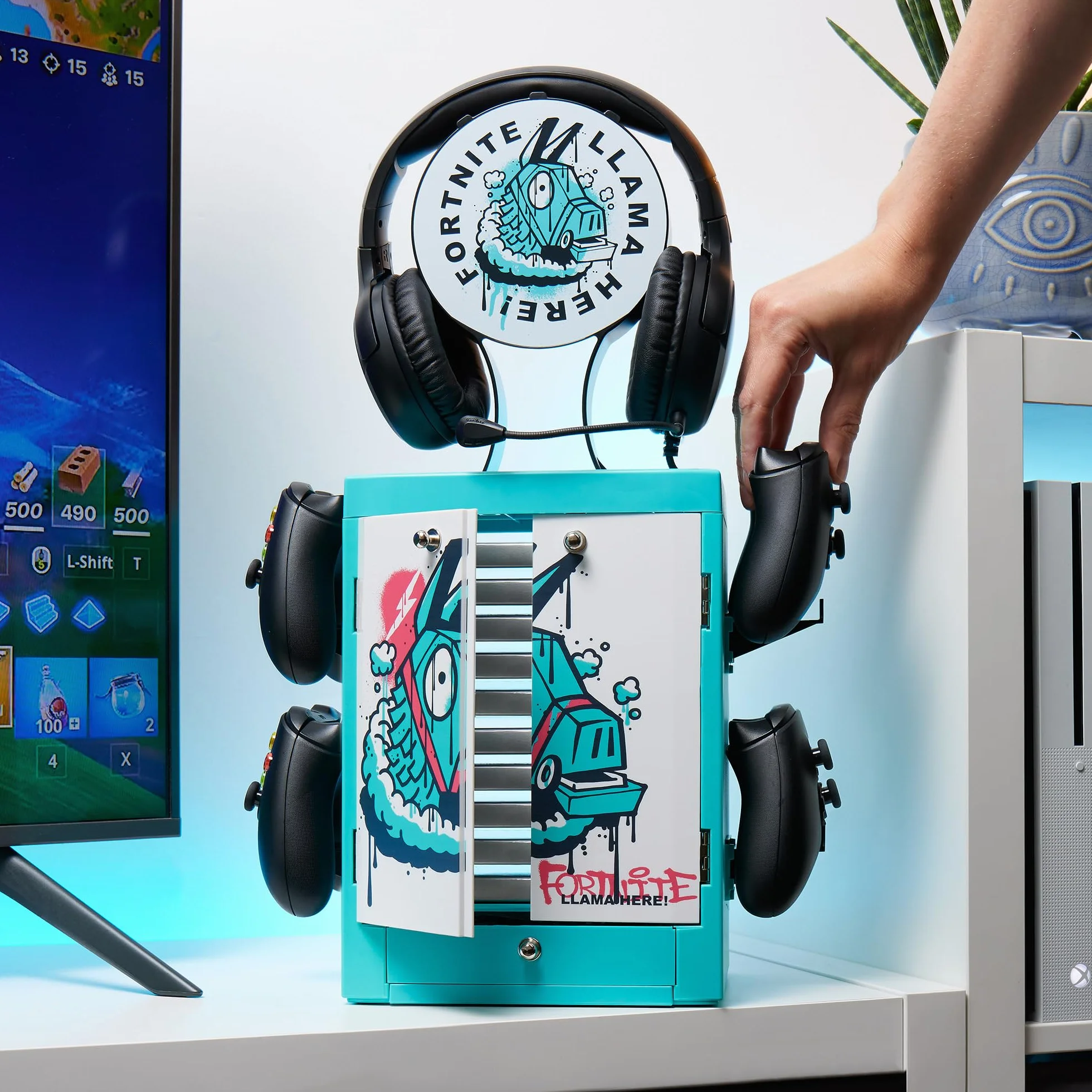 Numskull Armadietto da Gaming Ufficiale Fortnite – Organizer Compatto e Resistente per 10 Giochi/DVD, 4 Controller, Cuffie e Accessori