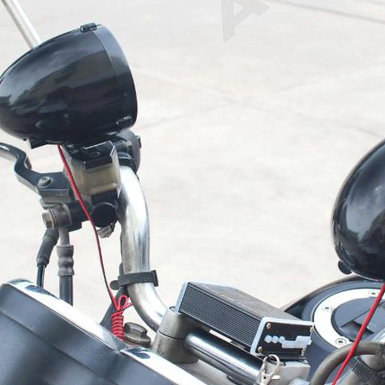 audio per moto, altoparlanti impermeabili per moto, altoparlanti stereo da 10,2 cm, amplificatore AUX MP3 integrato classe D da 300 Watt, adatto per manubri da 1 a 1,25 pollici