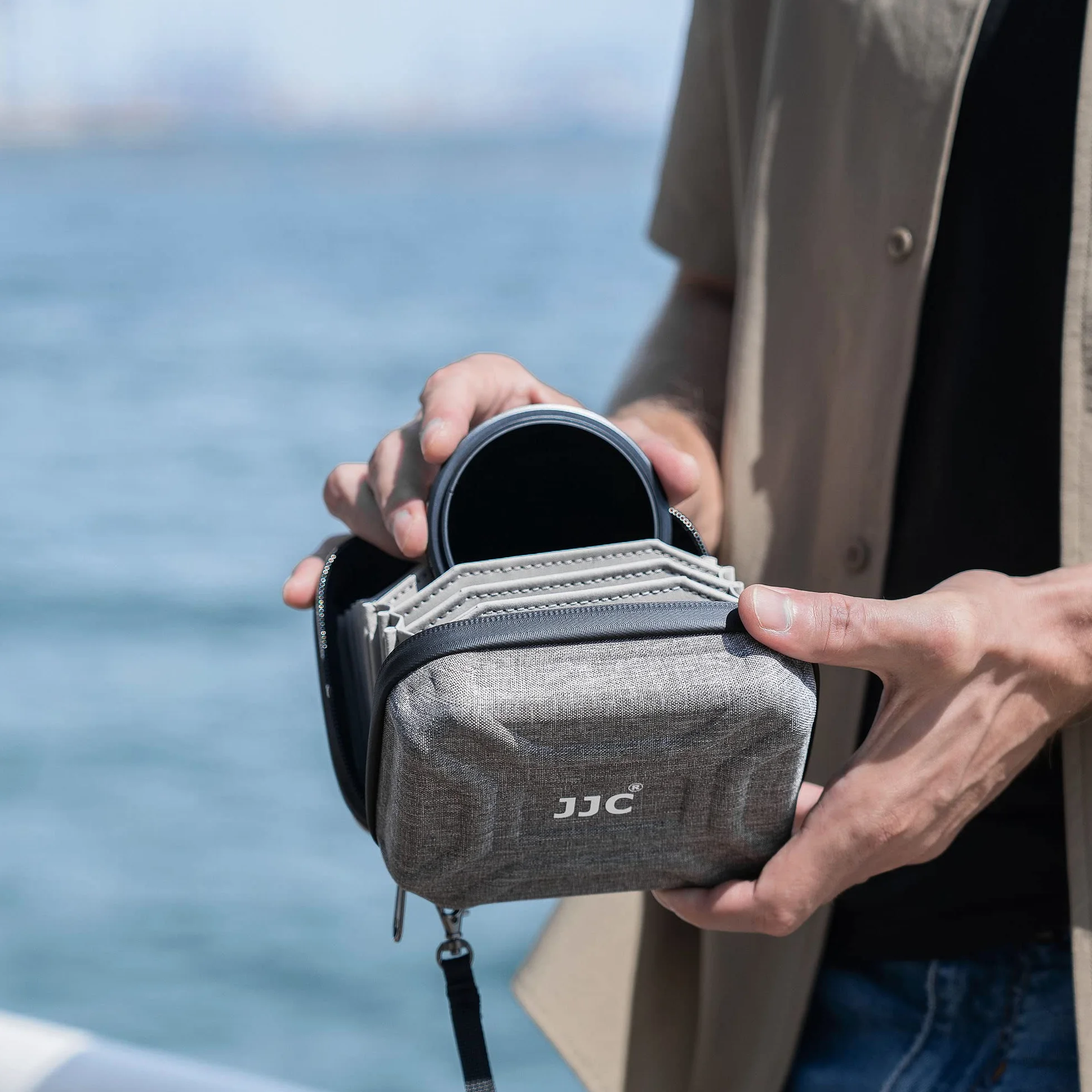 JJC Custodia per filtro per obiettivo fotocamera resistente all'acqua per 10 filtri tondi diametro fino a 95 mm - Fodera Tasche filtro Custodia per il trasporto Scatola con un panno in microfibra